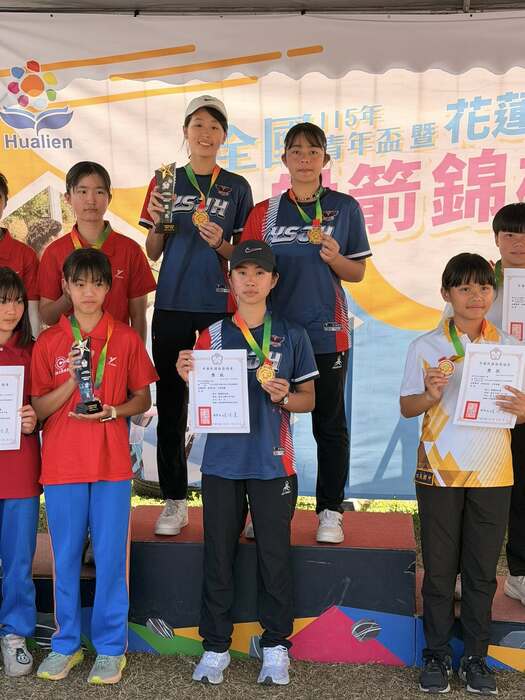 914張允婕908陳咨蓉805李霏 榮獲複合弓國中女子組團體對抗賽金牌
