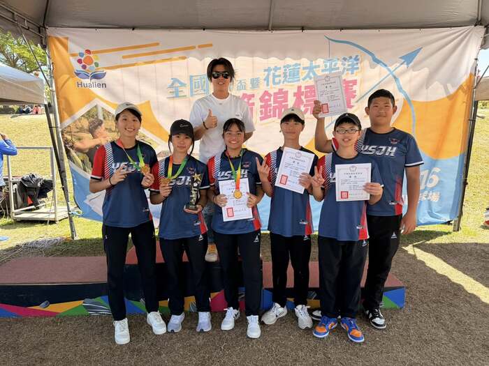 國中組成員合影